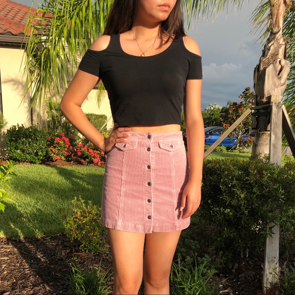 pink button-down corduroy skirt 💗